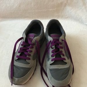 Purple and gray 7.5 Saucony Jazz sneakers 💜